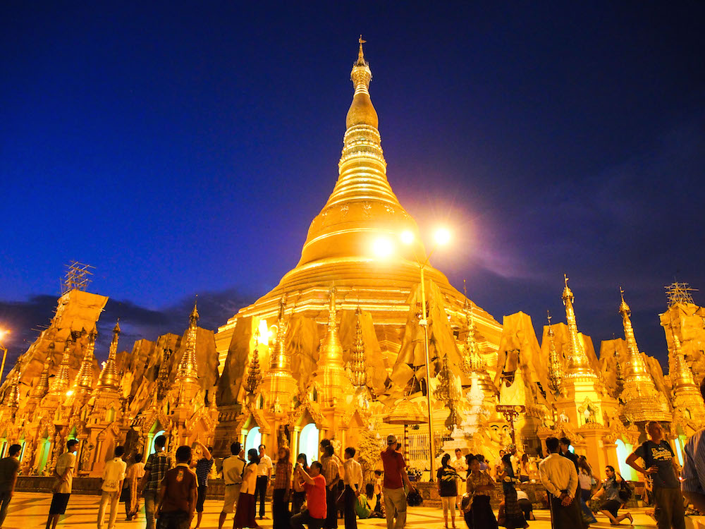 Shwedagon Pagode bei Nacht