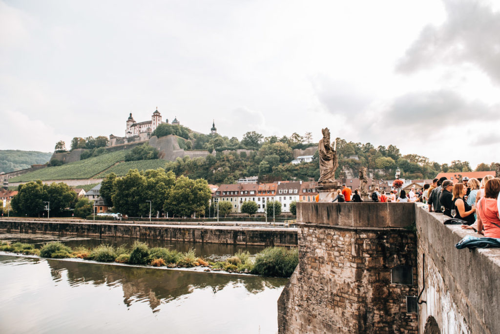 Würzburg Brückenschoppen Sommer