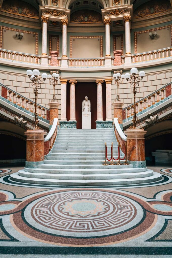 Bukarest Athenäum besichtigen