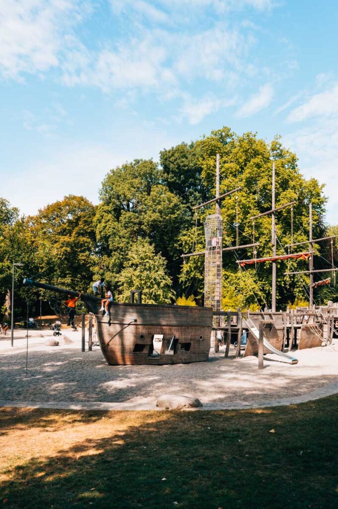 Piratenschiff Spielplatz Luxemburg