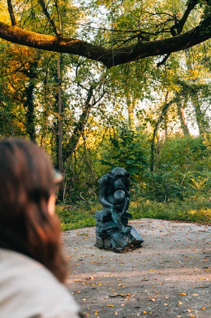 Tulln Affe Statue